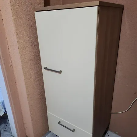 Apartment Hbs Top- Preis, 2 Sd Fewo, 2x Doppelbett 1 Einzelbett Moeglich 54 Qm, Grosse Kueche Bad Wc Einfach Und Gut Vb-preis *