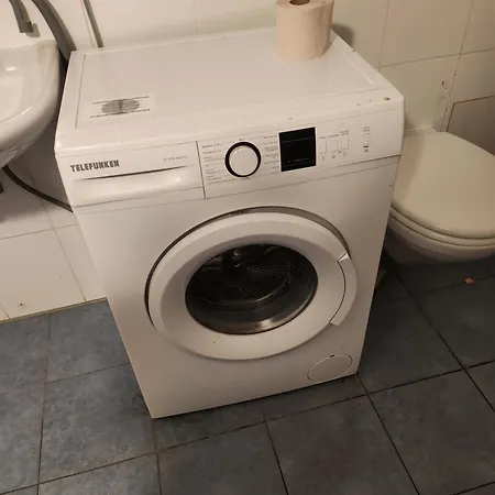 Hbs Top- Preis, 2 Sd Fewo, 2x Doppelbett 1 Einzelbett Moeglich 54 Qm, Grosse Kueche Bad Wc Einfach Und Gut Vb-preis Apartment *