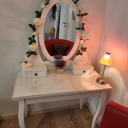 Hbs Top- Preis, 2 Sd Fewo, 2x Doppelbett 1 Einzelbett Moeglich 54 Qm, Grosse Kueche Bad Wc Einfach Und Gut Vb-preis Apartment *