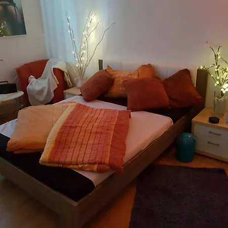 Hbs Top- Preis, 2 Sd Fewo, 2x Doppelbett 1 Einzelbett Moeglich 54 Qm, Grosse Kueche Bad Wc Einfach Und Gut Vb-preis Apartment Halberstadt