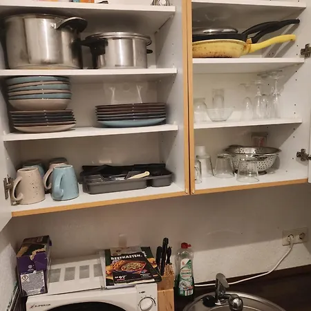 Hbs, Fewo, Top- Preis Mit Parkplatz, Sd, Erdgeschoss 2 Dz, Mit 2x Doppelbett Und 1 Einzelbett Moeglich 54 Qm, Grosse Kueche Bad Wc Einfach Und Gut Vb-preis Apartment *