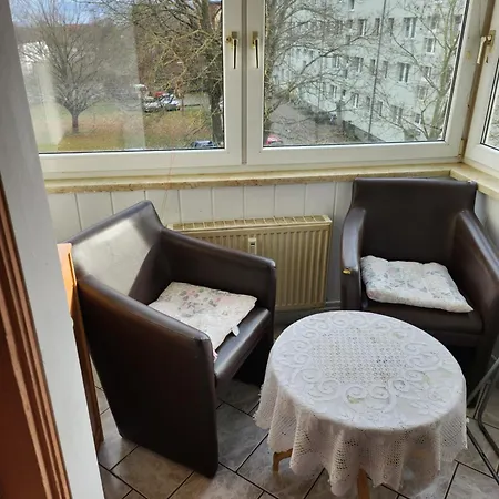 Apartment Hbs, Fewo, Top- Preis Mit Parkplatz, Sd, Erdgeschoss 2 Dz, Mit 2x Doppelbett Und 1 Einzelbett Moeglich 54 Qm, Grosse Kueche Bad Wc Einfach Und Gut Vb-preis *