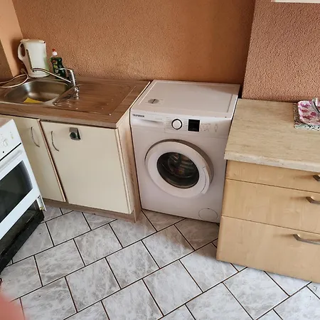 Hbs Top- Preis, 2 Sd Fewo, 2x Doppelbett 1 Einzelbett Moeglich 54 Qm, Grosse Kueche Bad Wc Einfach Und Gut Vb-preis Apartment