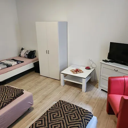 Hbs Top- Preis, 2 Sd Fewo, 2x Doppelbett 1 Einzelbett Moeglich 54 Qm, Grosse Kueche Bad Wc Einfach Und Gut Vb-preis Apartment *
