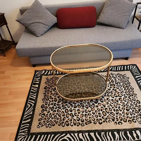 Apartment Hbs, Fewo, Top- Preis Mit Parkplatz, Sd, Erdgeschoss 2 Dz, Mit 2x Doppelbett Und 1 Einzelbett Moeglich 54 Qm, Grosse Kueche Bad Wc Einfach Und Gut Vb-preis Halberstadt