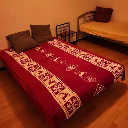 Hbs, Fewo, Top- Preis Mit Parkplatz, Sd, Erdgeschoss 2 Dz, Mit 2x Doppelbett Und 1 Einzelbett Moeglich 54 Qm, Grosse Kueche Bad Wc Einfach Und Gut Vb-preis Apartment *