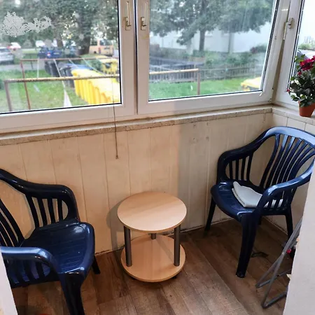 Hbs, Fewo, Top- Preis Mit Parkplatz, Sd, Erdgeschoss 2 Dz, Mit 2x Doppelbett Und 1 Einzelbett Moeglich 54 Qm, Grosse Kueche Bad Wc Einfach Und Gut Vb-preis * Halberstadt
