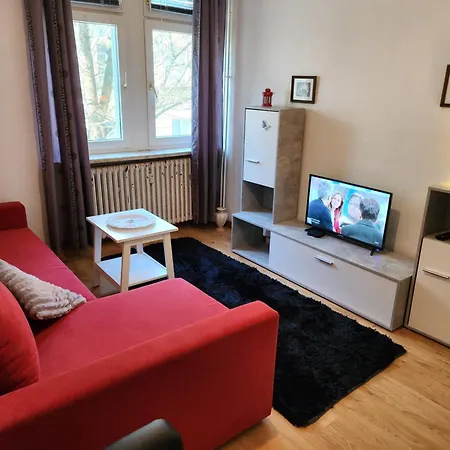 Hbs, Fewo, Top- Preis, Eg, Mit Parkplatz, Sd, Erdgeschoss 2 Dz, Mit 2x Doppelbett Und 1 Einzelbett Moeglich 54 Qm, Grosse Kueche Bad Wc Einfach Und Gut Vb-preis Apartment Halberstadt