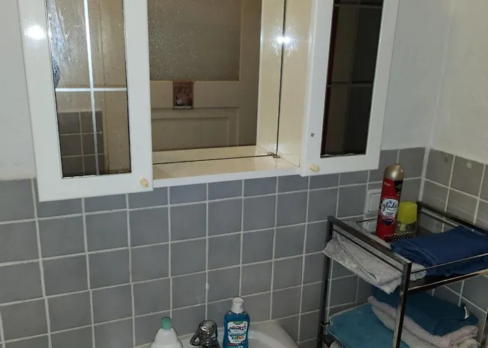 Hbs Top- Preis, 2 Sd Fewo, 2x Doppelbett, 1 Einzelbett Moeglich 54 Qm, Grosse Kueche Bad Wc Einfach Und Gut Vb-preis Διαμέρισμα