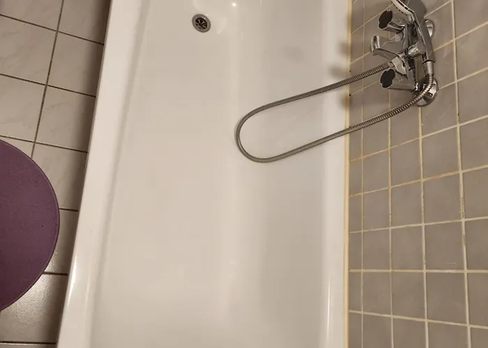 Hbs Top- Preis, 2 Sd Fewo, 2x Doppelbett, 1 Einzelbett Moeglich 54 Qm, Grosse Kueche Bad Wc Einfach Und Gut Vb-preis