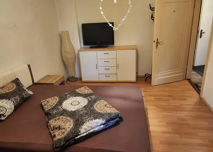 Hbs Top- Preis, 2 Sd Fewo, 2x Doppelbett, 1 Einzelbett Moeglich 54 Qm, Grosse Kueche Bad Wc Einfach Und Gut Vb-preis Διαμέρισμα