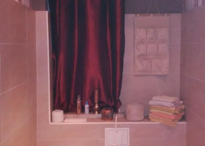 Hbs Top- Preis, 2 Sd Fewo, 2x Doppelbett, 1 Einzelbett Moeglich 54 Qm, Grosse Kueche Bad Wc Einfach Und Gut Vb-preis